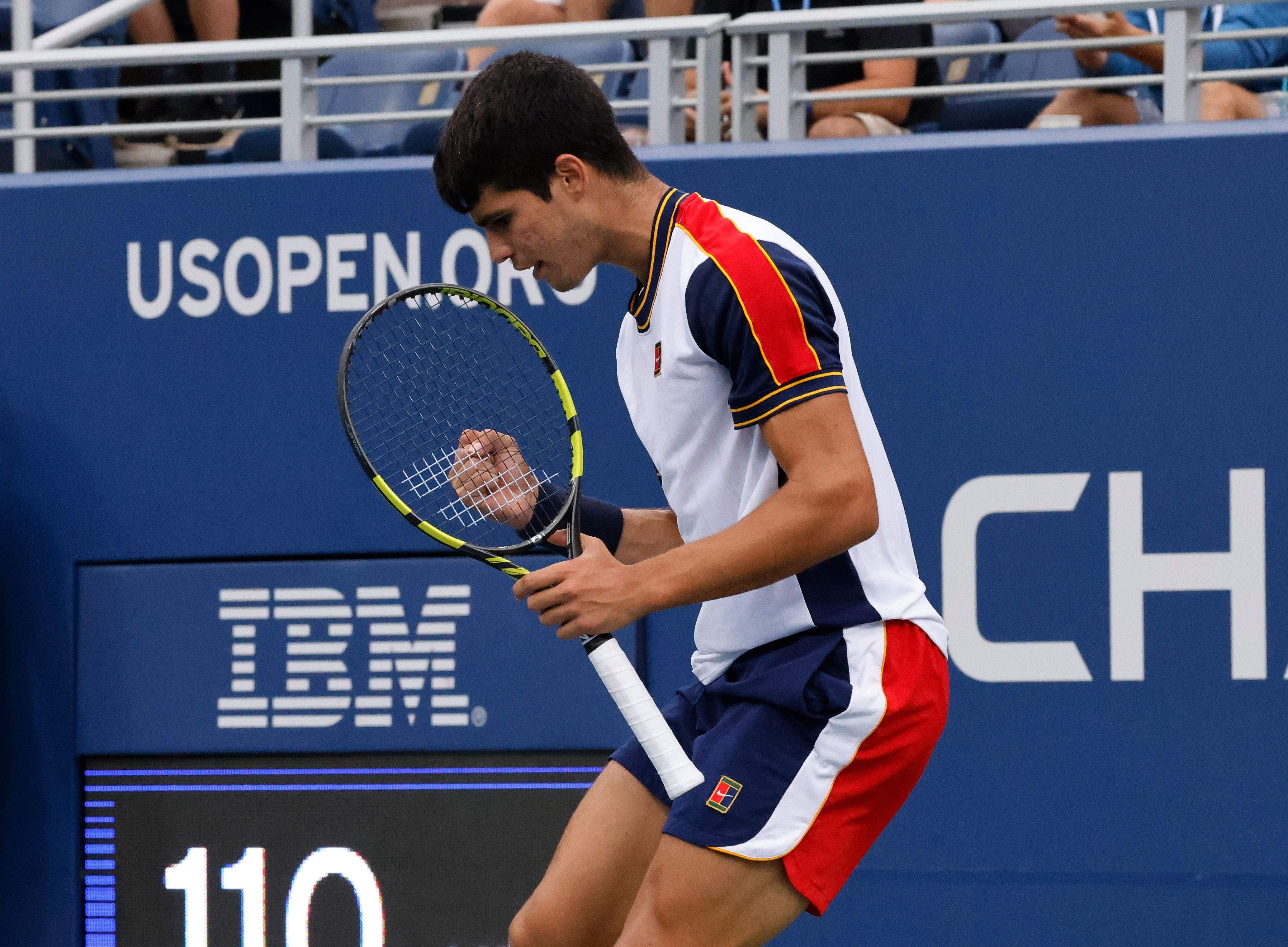 Carlos Alcaraz ya es historia del US Open porque, con 18 años y 123 días, se ha convertido en el tenista más joven en plantarse en los cuartos del torneo dentro de la Era Open.