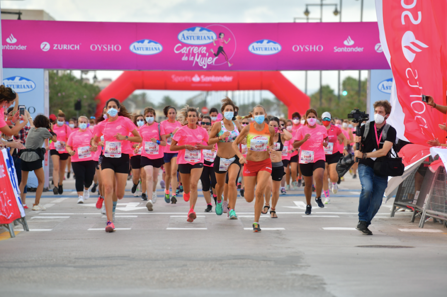 Salida de la Carrera de la Mujer Central Lechera Asturiana de Valencia 2021