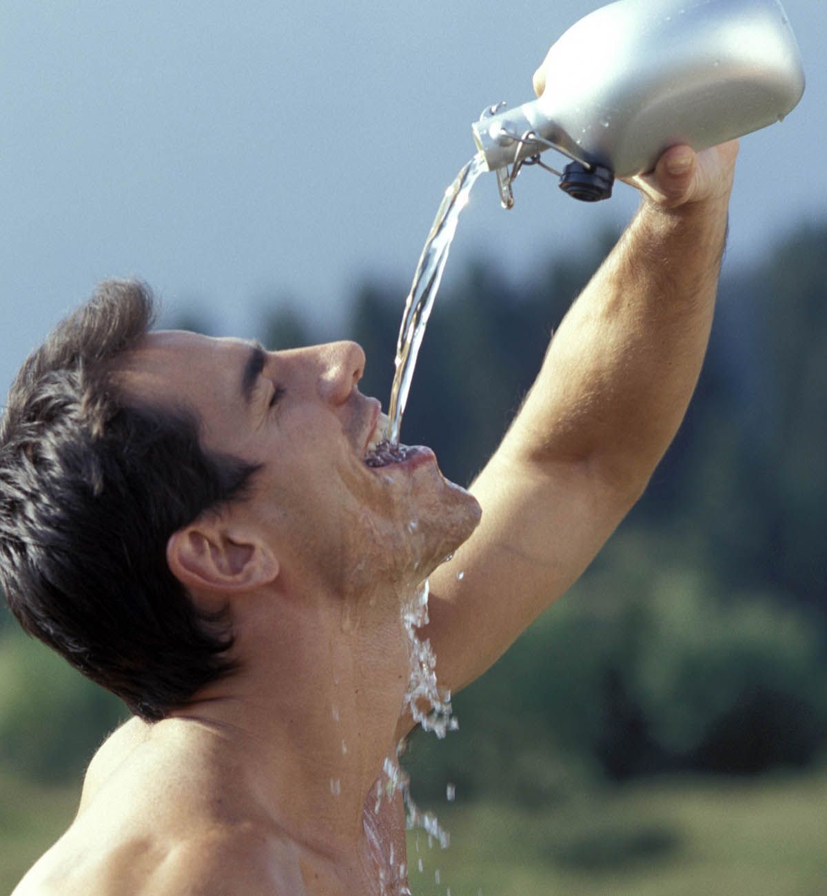 beber agua mananas 78628882