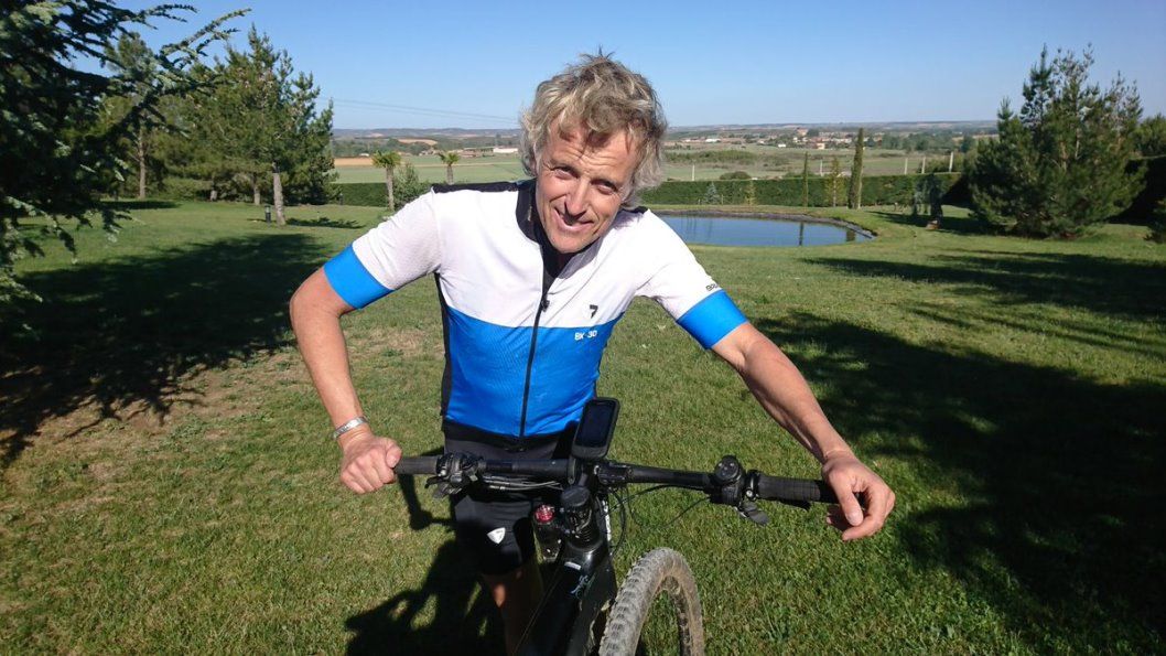 Jesús Calleja sale en defensa del uso de la bici de montaña