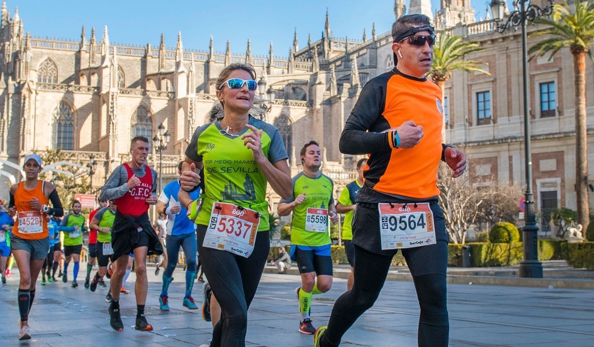 Participantes en la última edición de la EDP Media Maratón de Sevilla