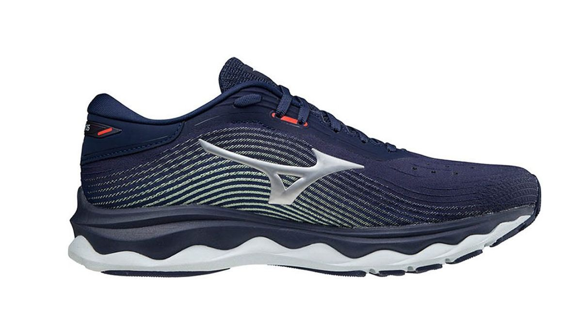La media suela Enerzy de las Mizuno Wave Sky 5 es un potente argumento frente a sus rivales La media suela Enerzy de las Mizuno Wave Sky 5 es un potente argumento frente a sus rivales