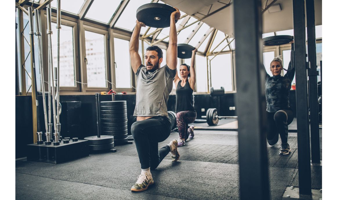 Ejercicio de nivel moderado alto y fitness para mejorar la forma física y la salud