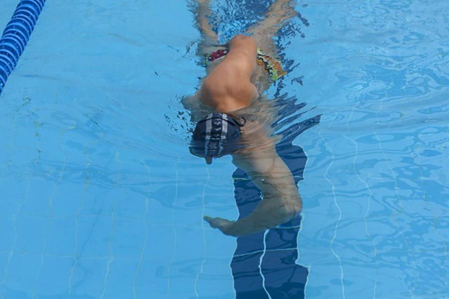 de lado batido lateral piernas thumb e
