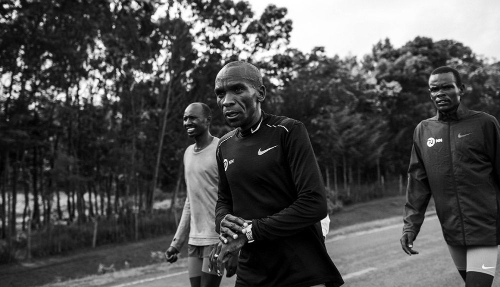 Eliud Kipchoge tras concluir una sesión de tirada larga: 30 km en 1:38, a 2600 metros de altitud por caminos de tierra inestables, carreteras abiertas al tráfico y desniveles más que importantes. "Hoy ha ido tranquilo", dijo al acabar su entrenador, Patrick Sang. NN RUNNING TEAM