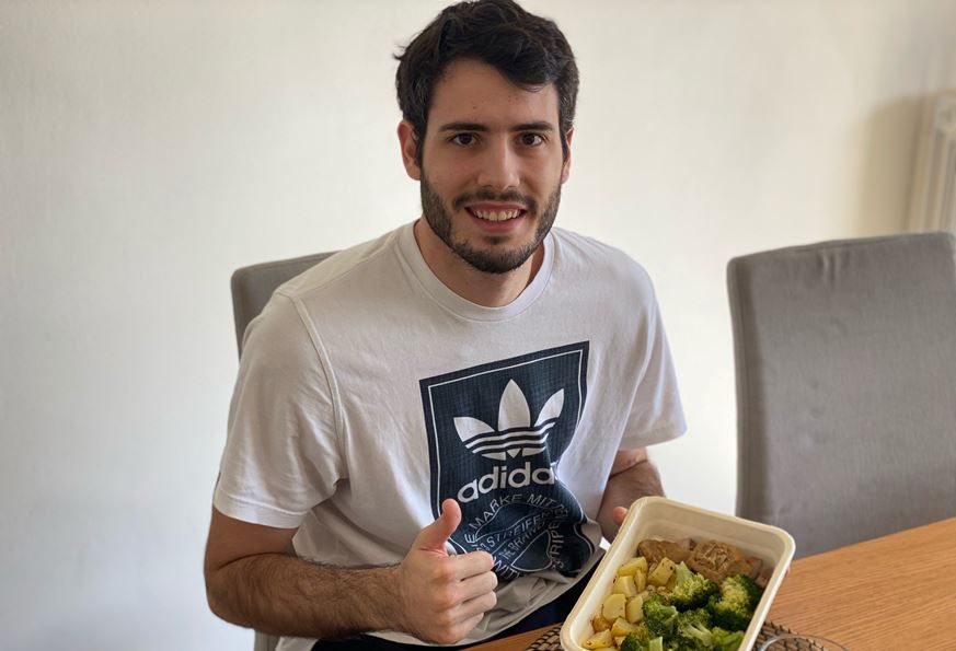 El jugador internacional de baloncesto Alex Abrines se recupera de su lesión en la rodilla con la ayuda del menú de traumatología creado por Welthy