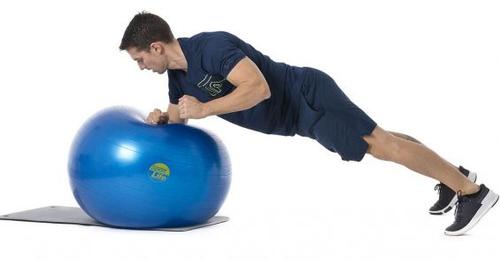 Entrena tus abdominales con fitball, el nuevo vídeo tutorial de Raúl Notario