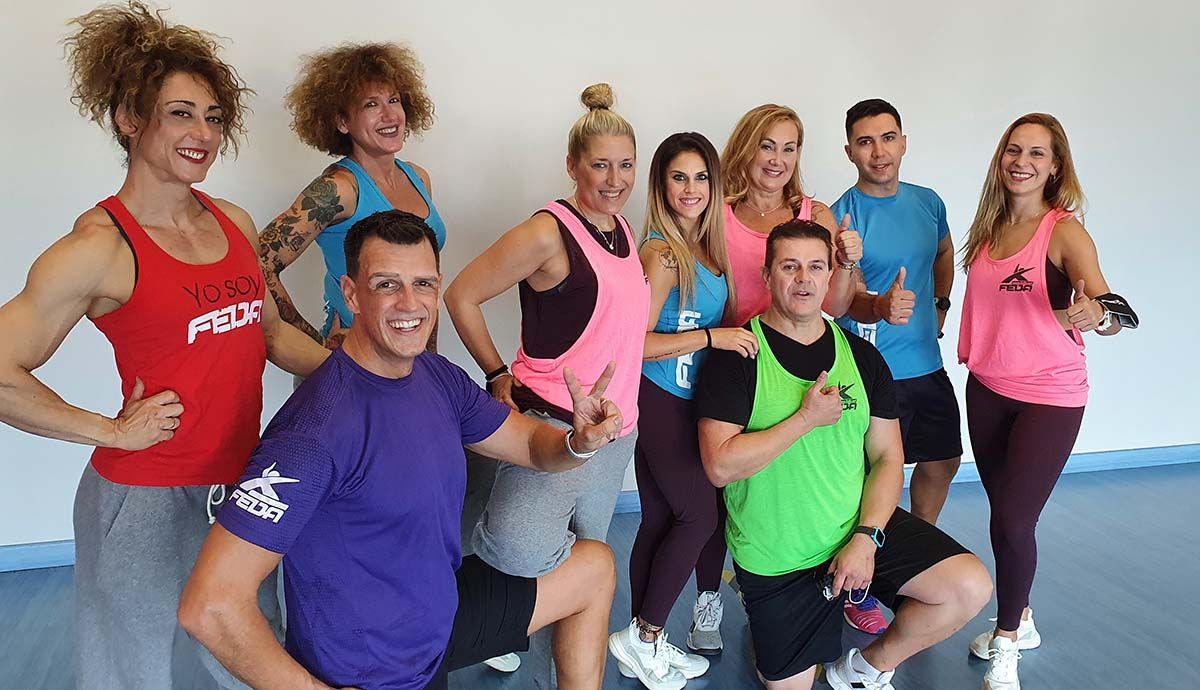 Aeróbic latino, ballet fit y yoga en la Carrera de la Mujer de Sevilla