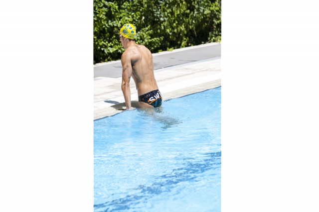 Subidas al borde de la piscina