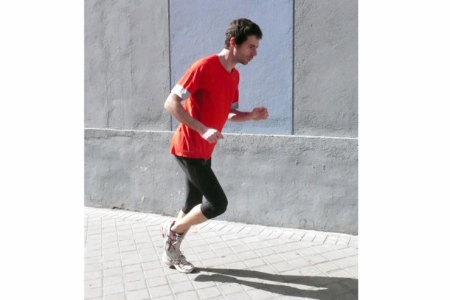 Correr encorvado