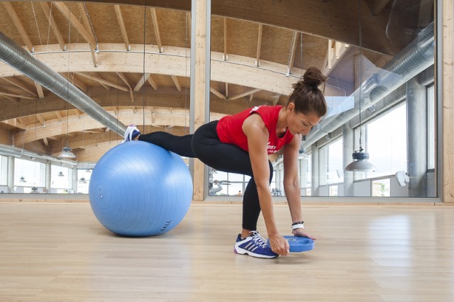 Ejercicios mujer core y pierna 10