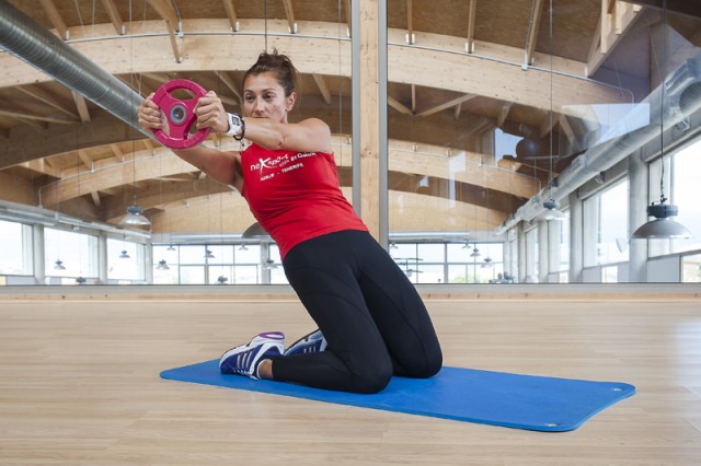 Ejercicios mujer core y pierna 2