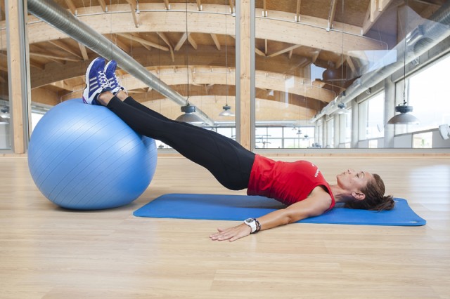 Ejercicios mujer core y pierna 9