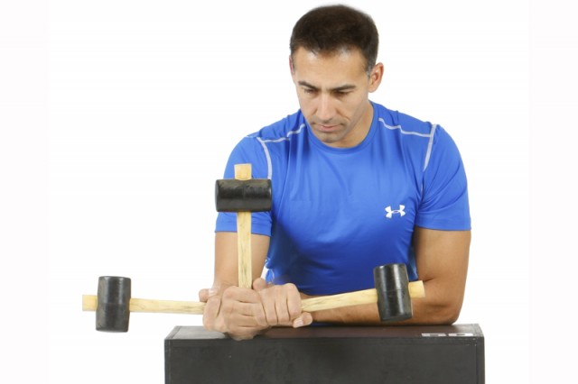 Pronación supinación antebrazo con martillo