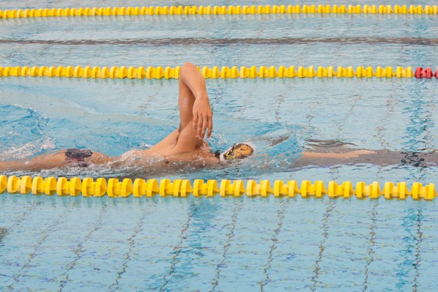 Brazo ingrávido natación