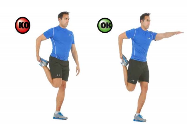 Activa los músculos abdominales en tu estiramiento de cuádriceps