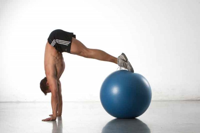 Flexión en fitnessball primer movimiento