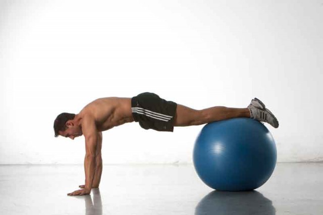Flexión fitnessball segundo movimiento