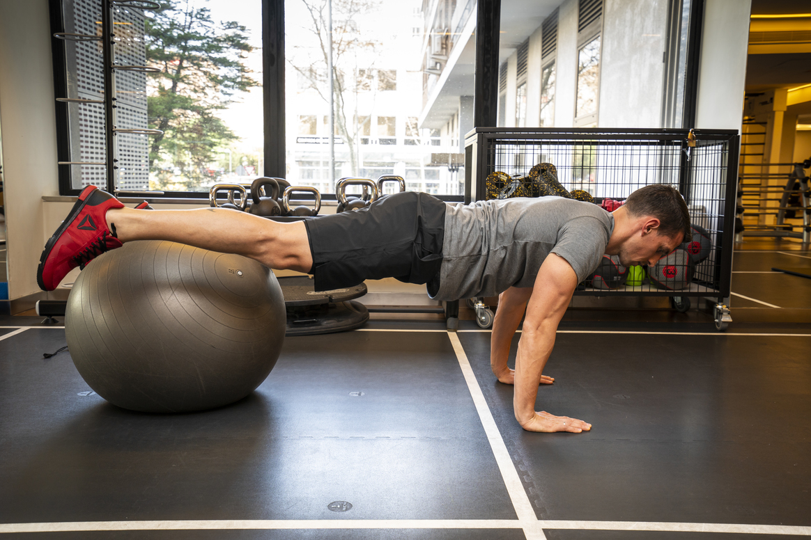 4 ejercicios con fitball para corredores