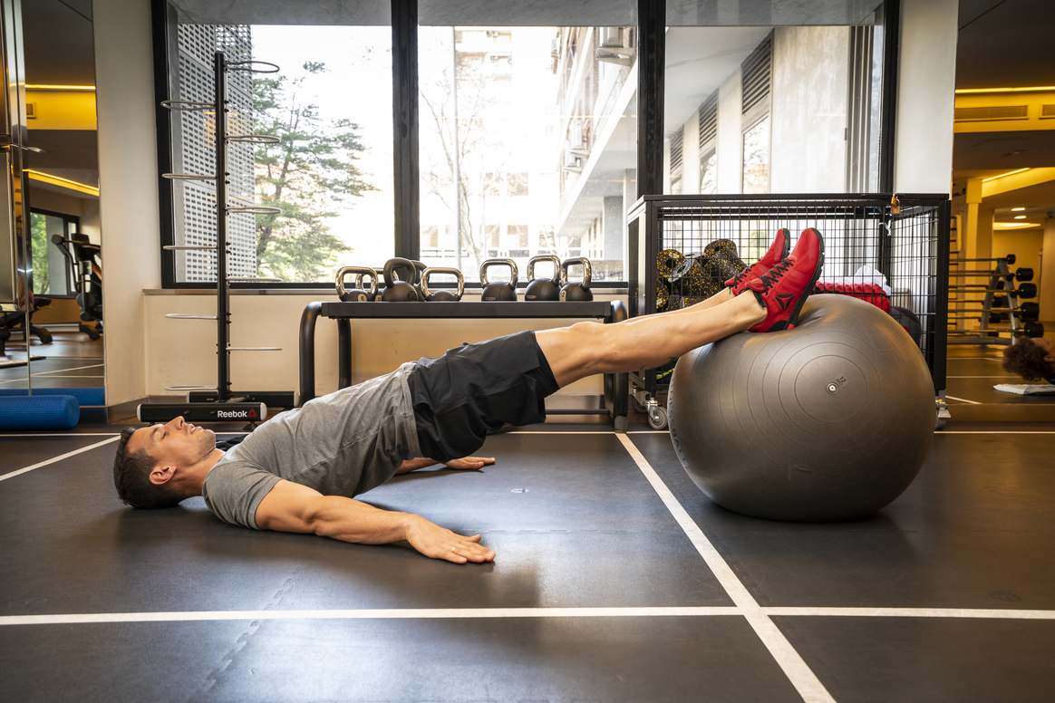 4 ejercicios con fitball para corredores