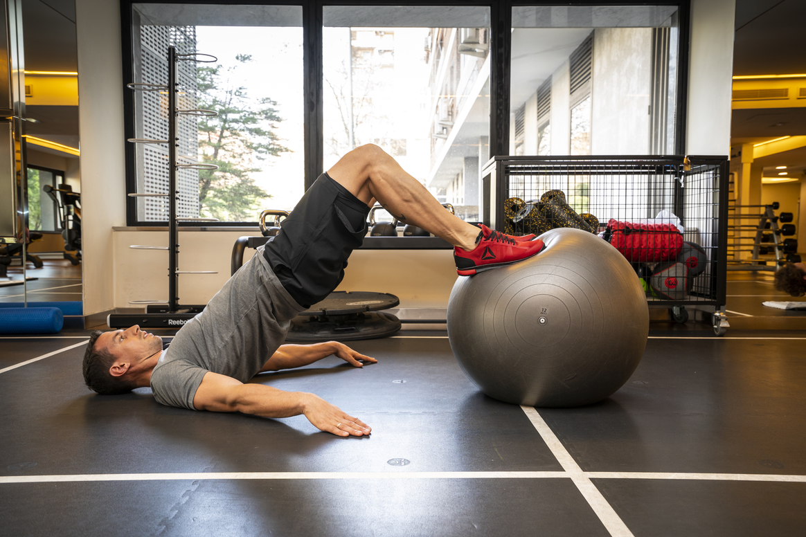 4 ejercicios con fitball para corredores