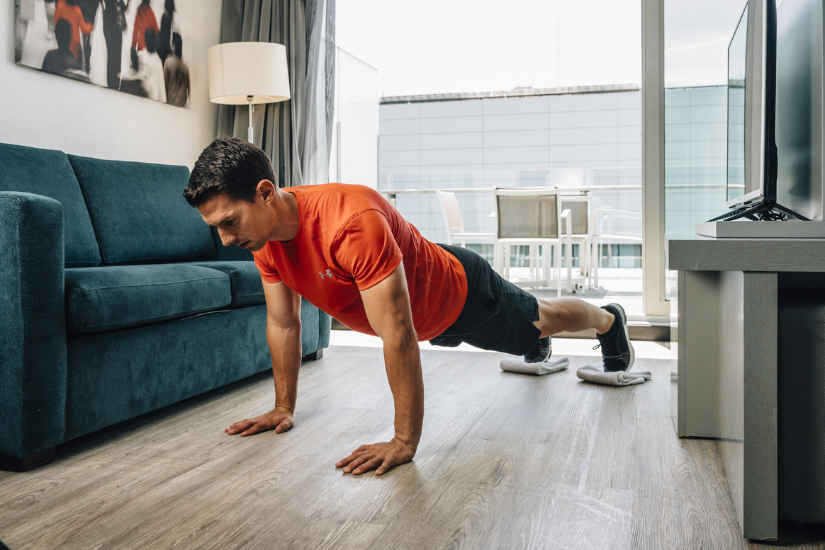 Alta intensidad: entrena todo tu cuerpo usando un par de trapos