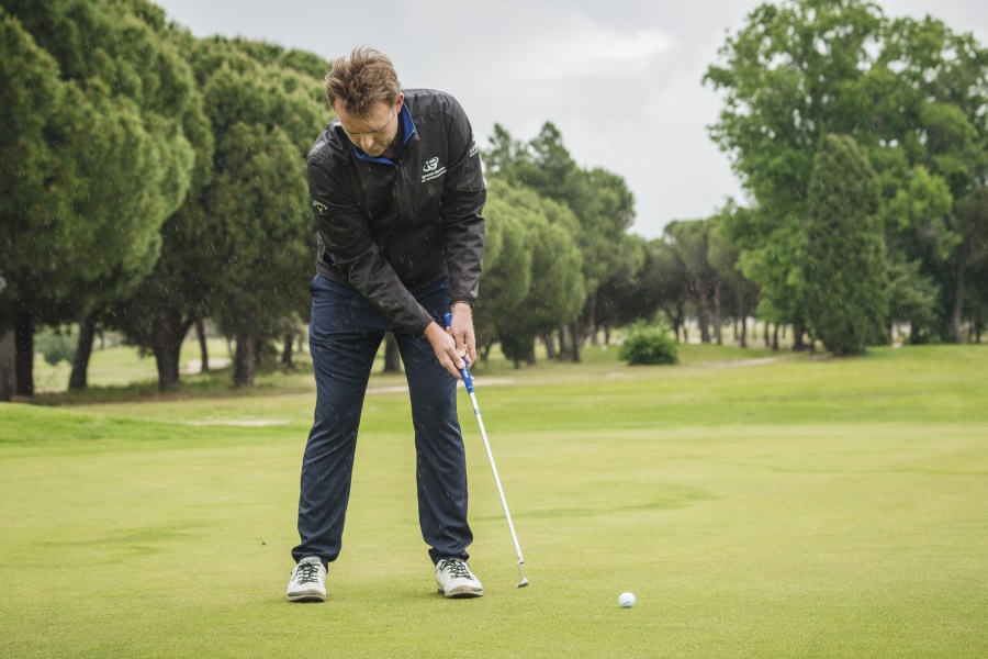 ¿Principiante en el golf? mejora así tu putt