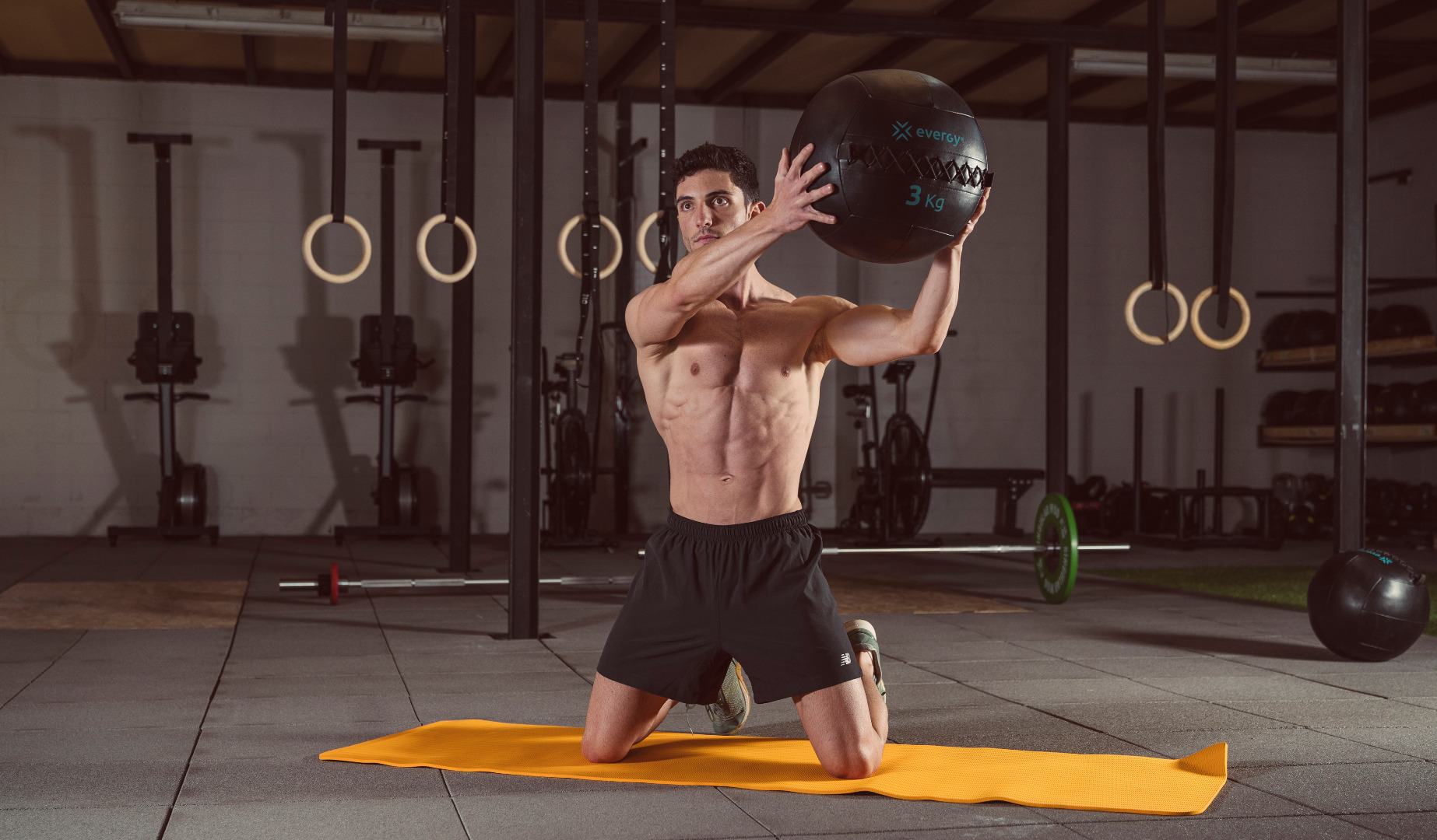 4 ejercicios no tan comunes para conseguir unos abdominales de portada