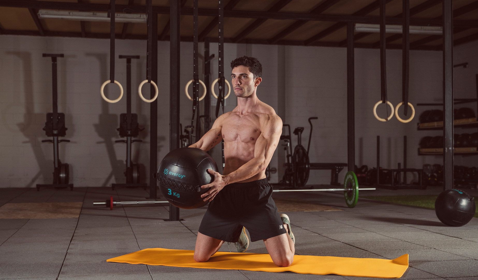 4 ejercicios no tan comunes para conseguir unos abdominales de portada