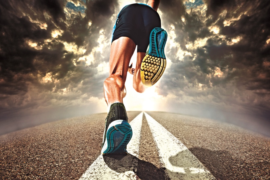 Corredor, entrena fuerza y técnica de carrera con estas sesiones