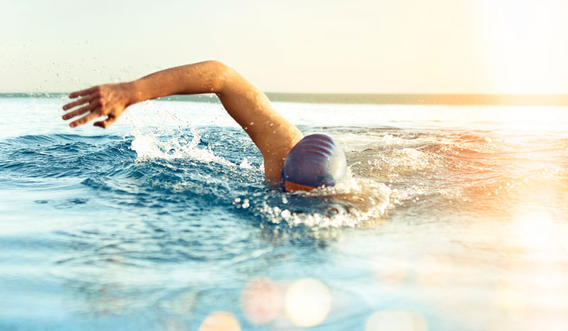 5 pasos para nadar en el mar