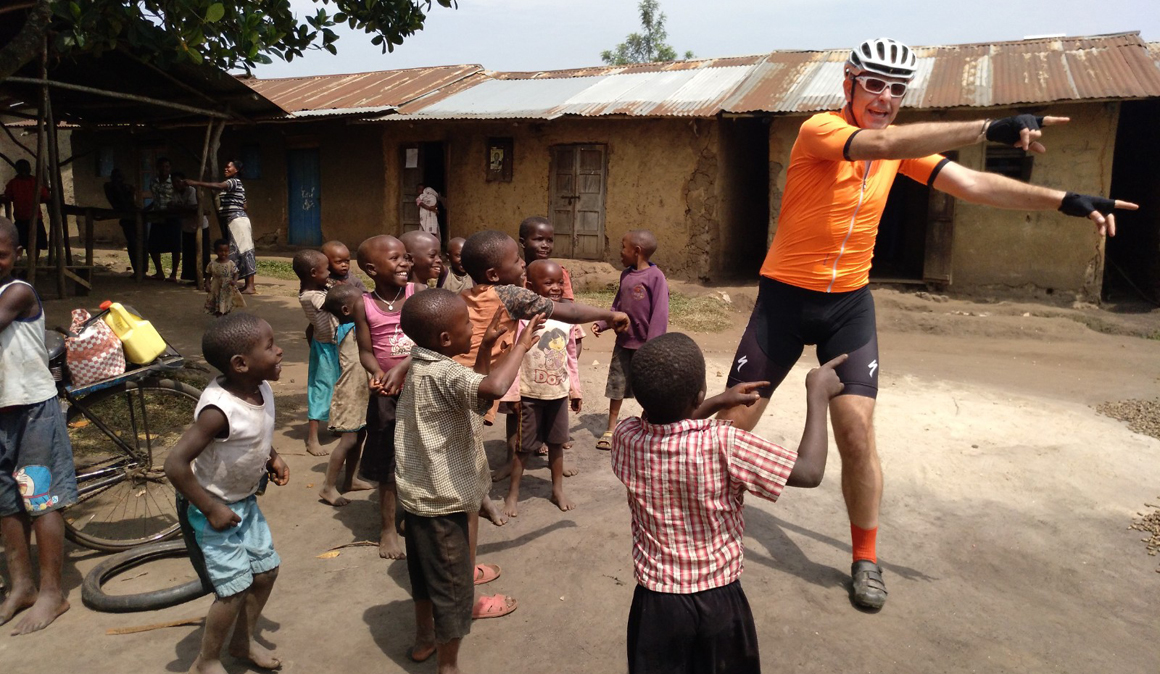 Bike Challenge Rwenzori, una aventura solidaria en bici por Uganda con Kelele Africa