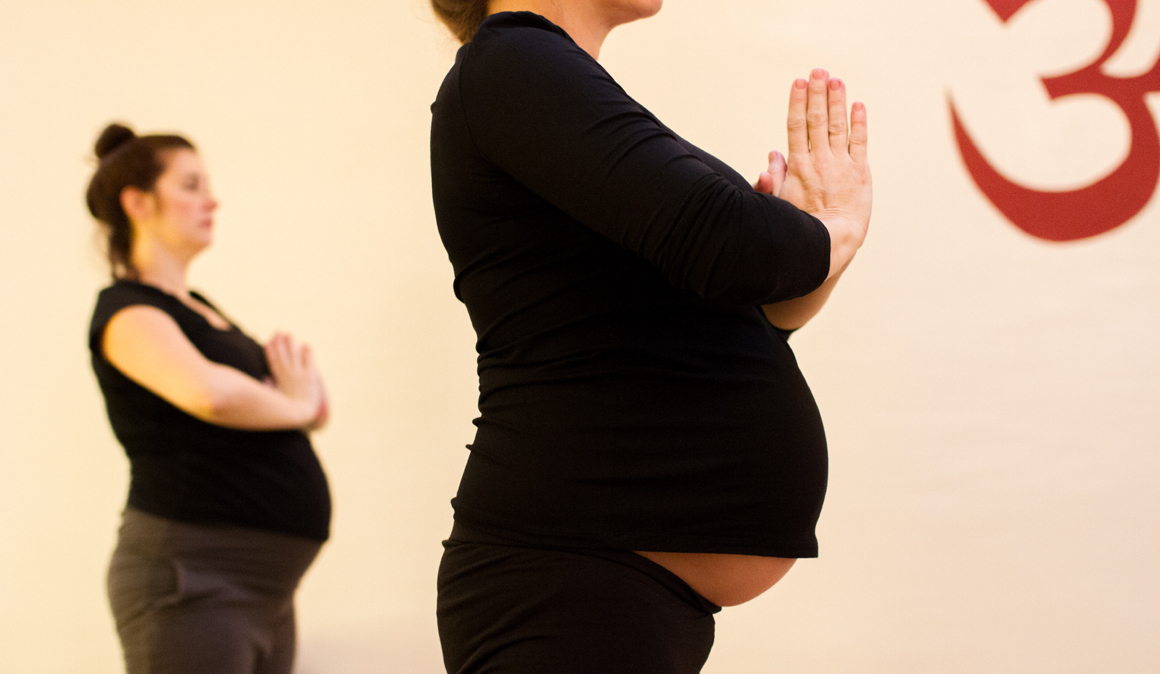 Un embarazo en plena forma con Mandiram Yoga en Barcelona