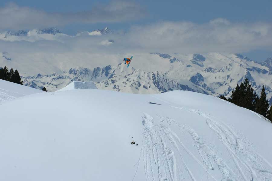 ¿Te atreves con el slalom en snowboard?