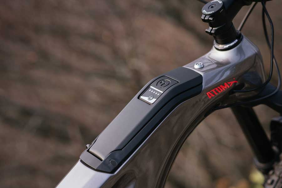 BH introduce el carbono en sus e-bikes AtomX