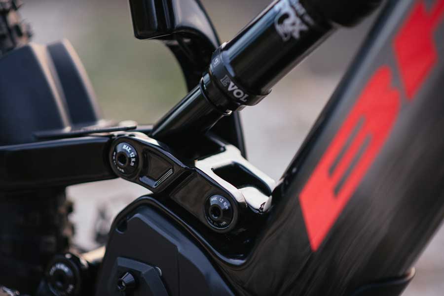 BH introduce el carbono en sus e-bikes AtomX