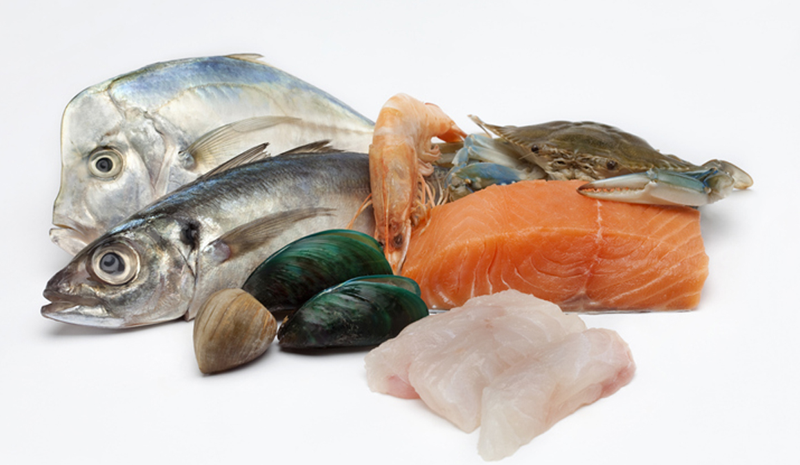 Gana años de vida cambiando la carne por el pescado