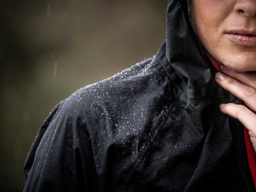 La chaqueta impermeable de 105 gramos