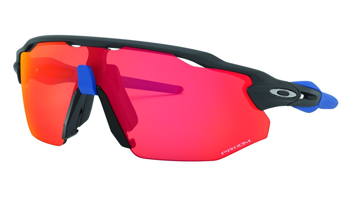 Oakley perfecciona sus lentes