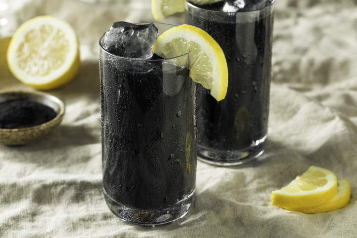 Limonada negra, la nueva bebida détox