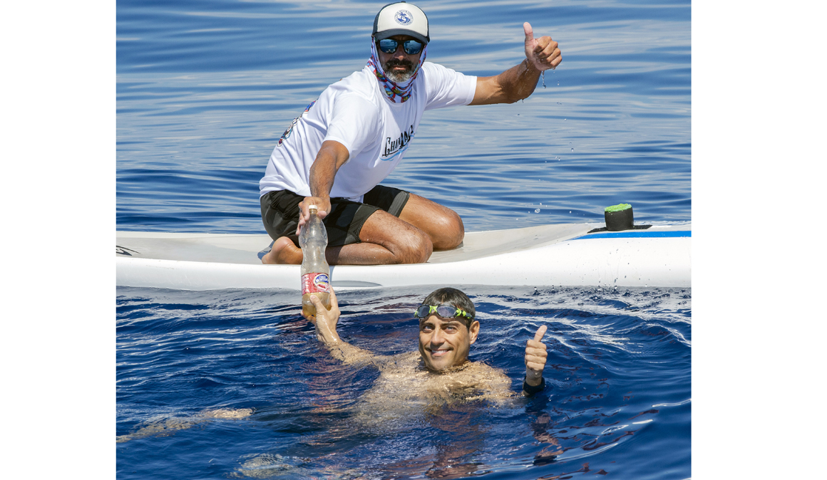 Pablo Fernández bate el récord Guinness mundial de los 100km a nado en solitario 