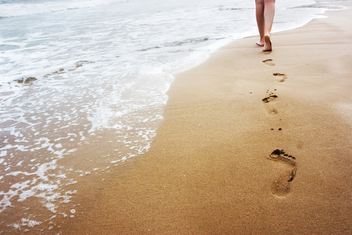 ¿Qué es el Earthing? Andar descalzo para mejorar tu salud
