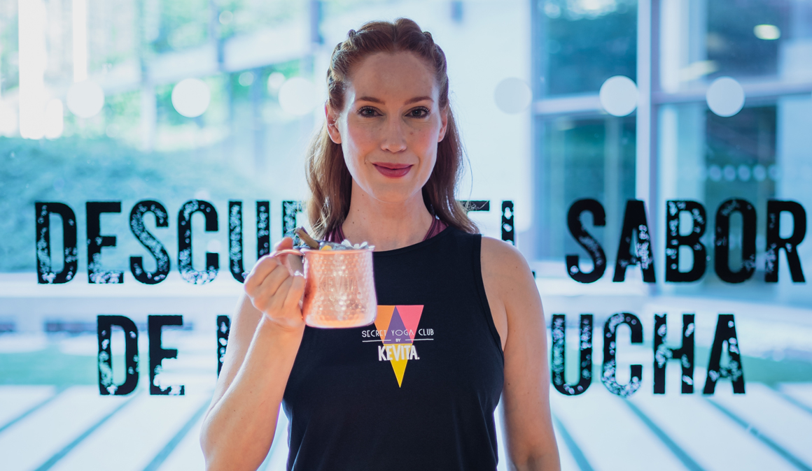 Disfrutando del té kombucha con Carla Sánchez