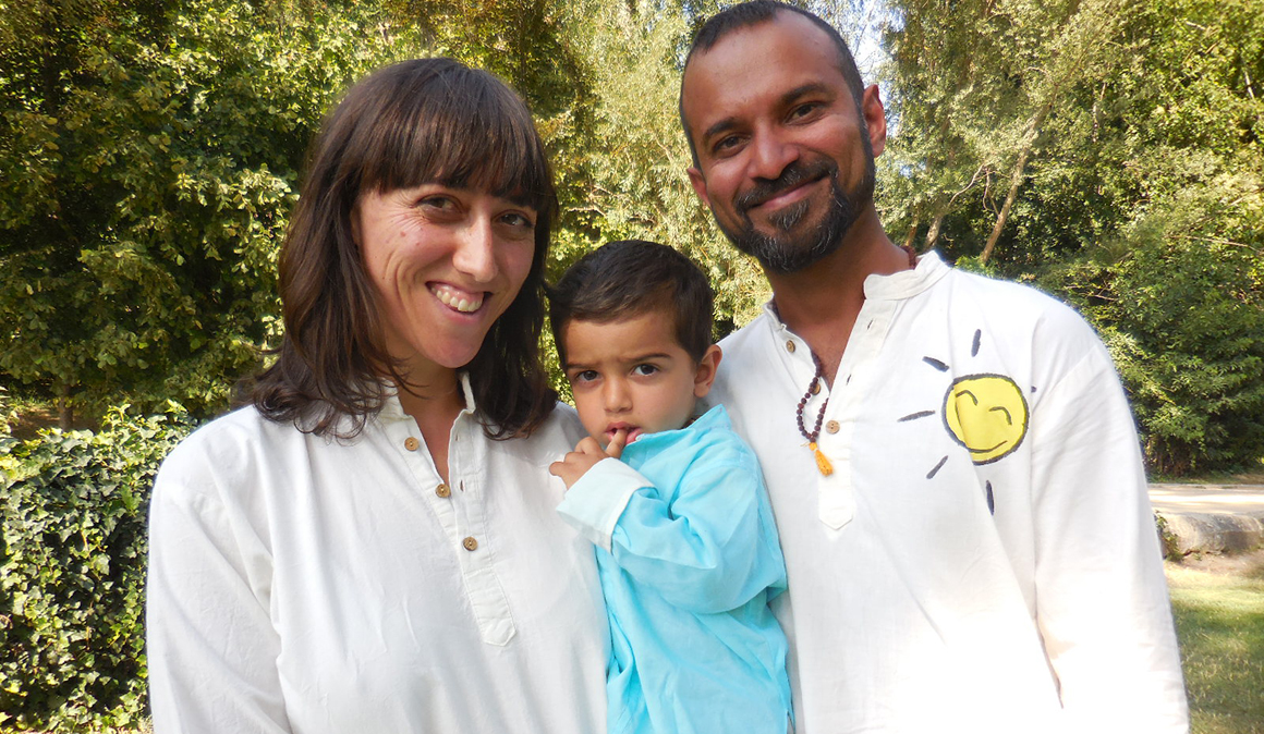 Conociendo a Felly Gomes, profesor de yoga y cofundador de la ONG LiveHappy en Goa