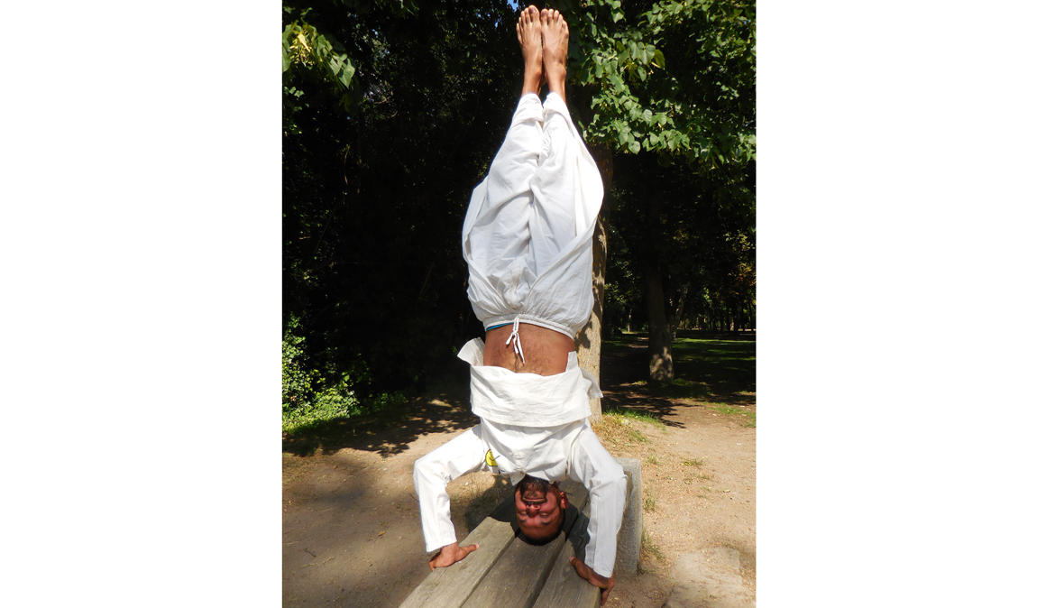 Conociendo a Felly Gomes, profesor de yoga y cofundador de la ONG LiveHappy en Goa