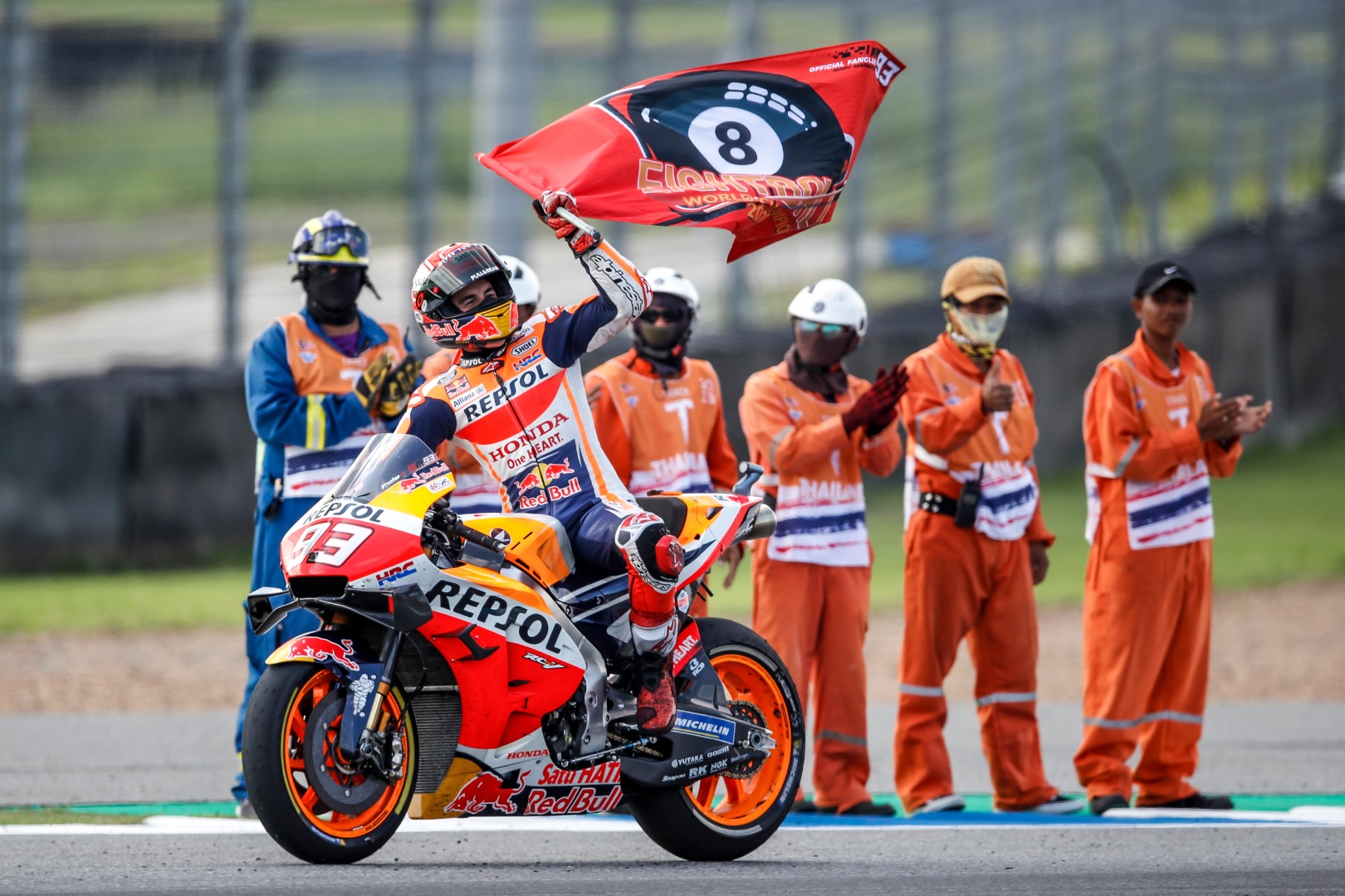 Las 10 mejores imágenes del octavo mundial de Marc Márquez