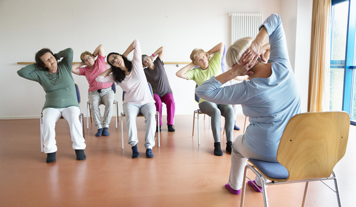 Yoga en silla para mejorar la calidad de vida en demencia senil