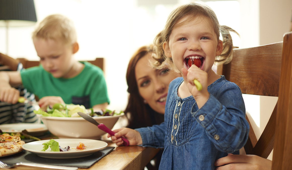 ¿Tú hijo no quiere probar alimentos nuevos? Paciencia, hay programas para padres