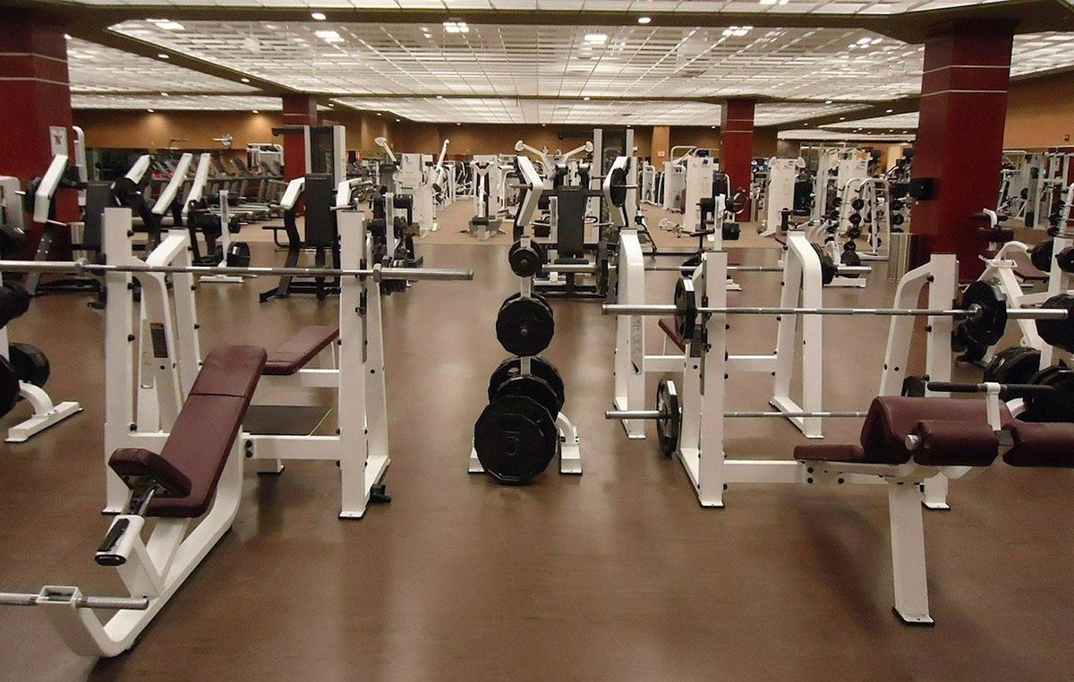 Por qué es más saludable entrenar fuera que dentro del gimnasio