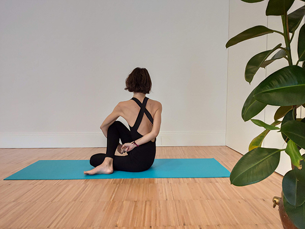 Las 10 posturas para que no te falte energía